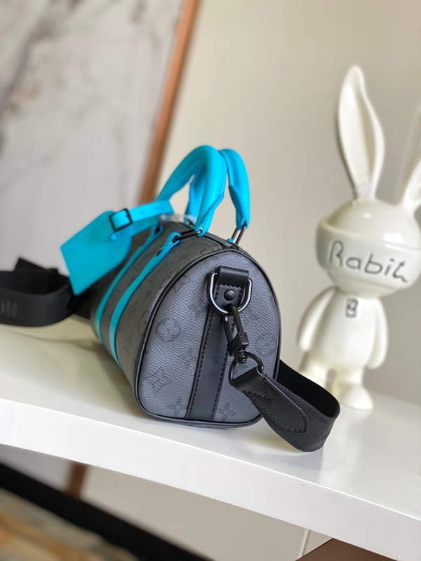 ルイヴィトンバッグ背面デザイン